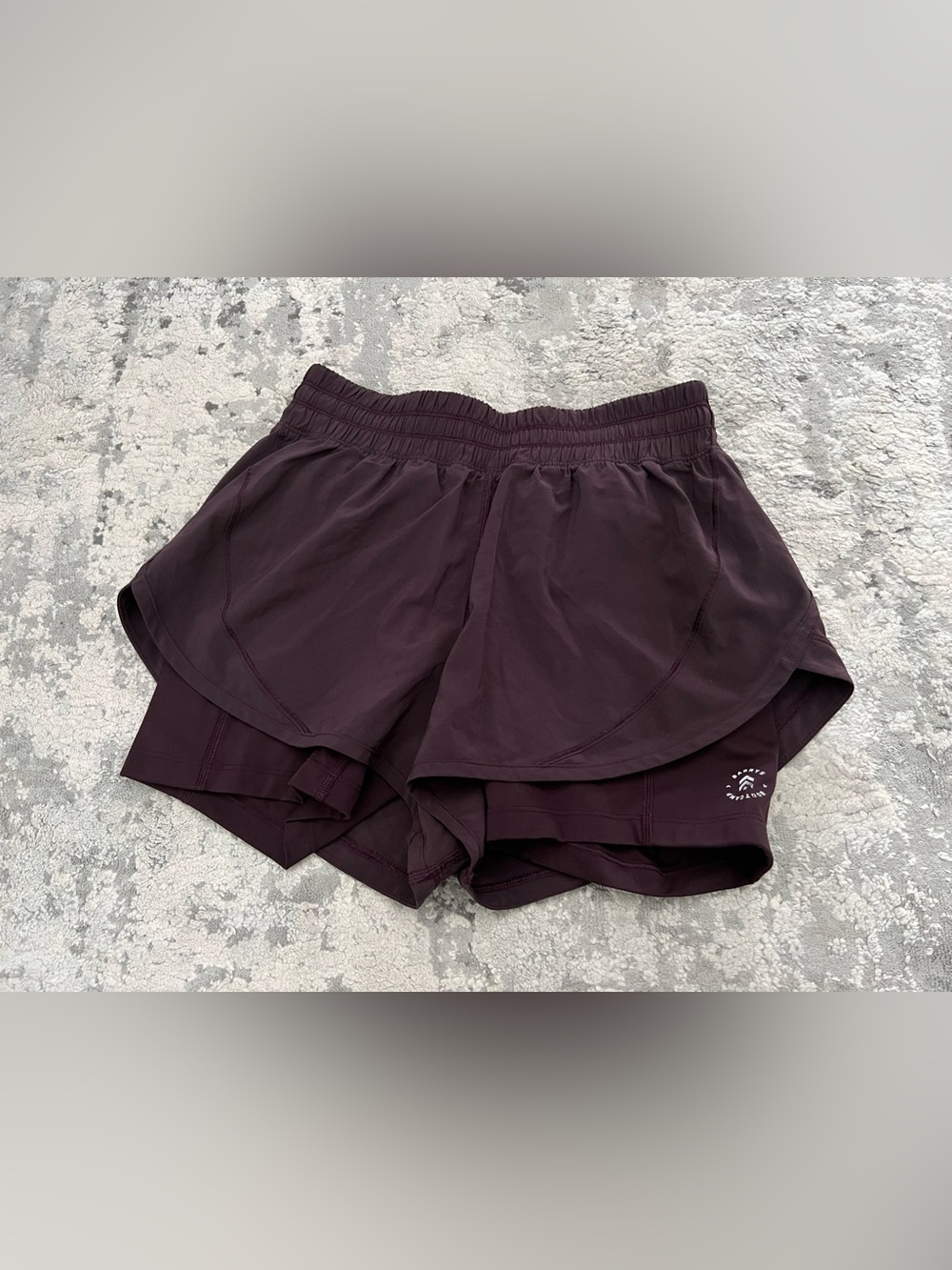 EUC lululemon squat strong short 4” MR size 6 plum shadow
